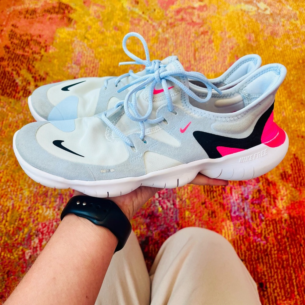Nike Women's Free Run RN 5.0 Athletic Shoes - White and Pink